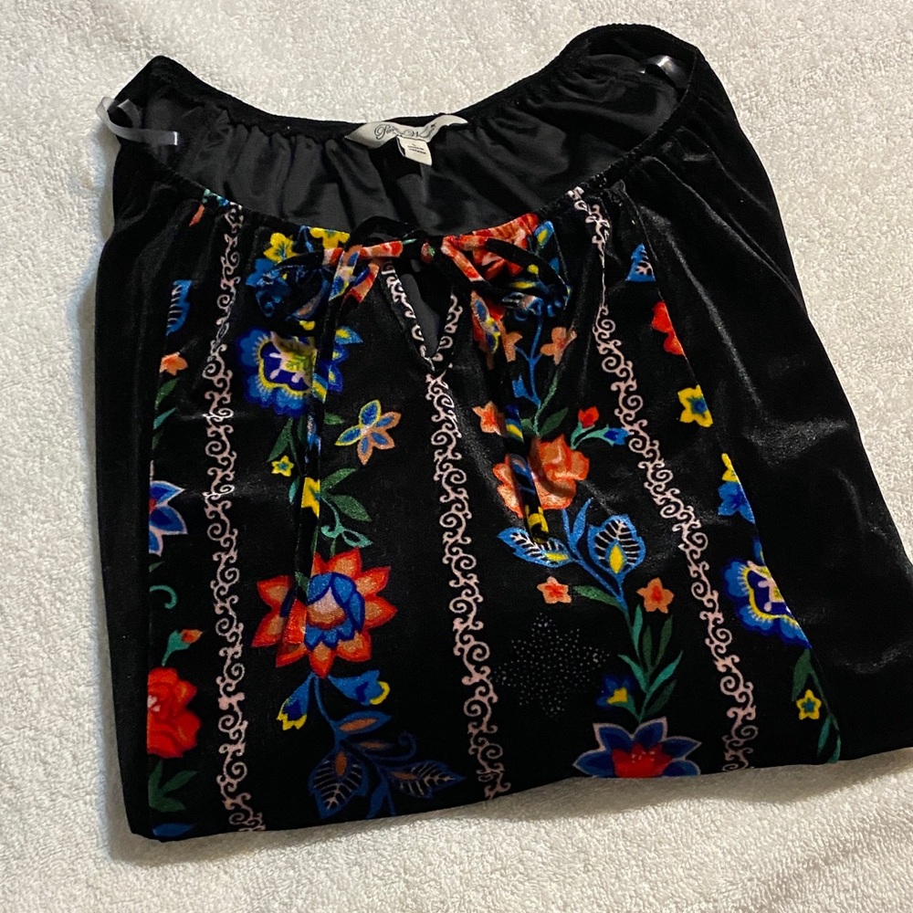 Pioneer Woman Black Blouse